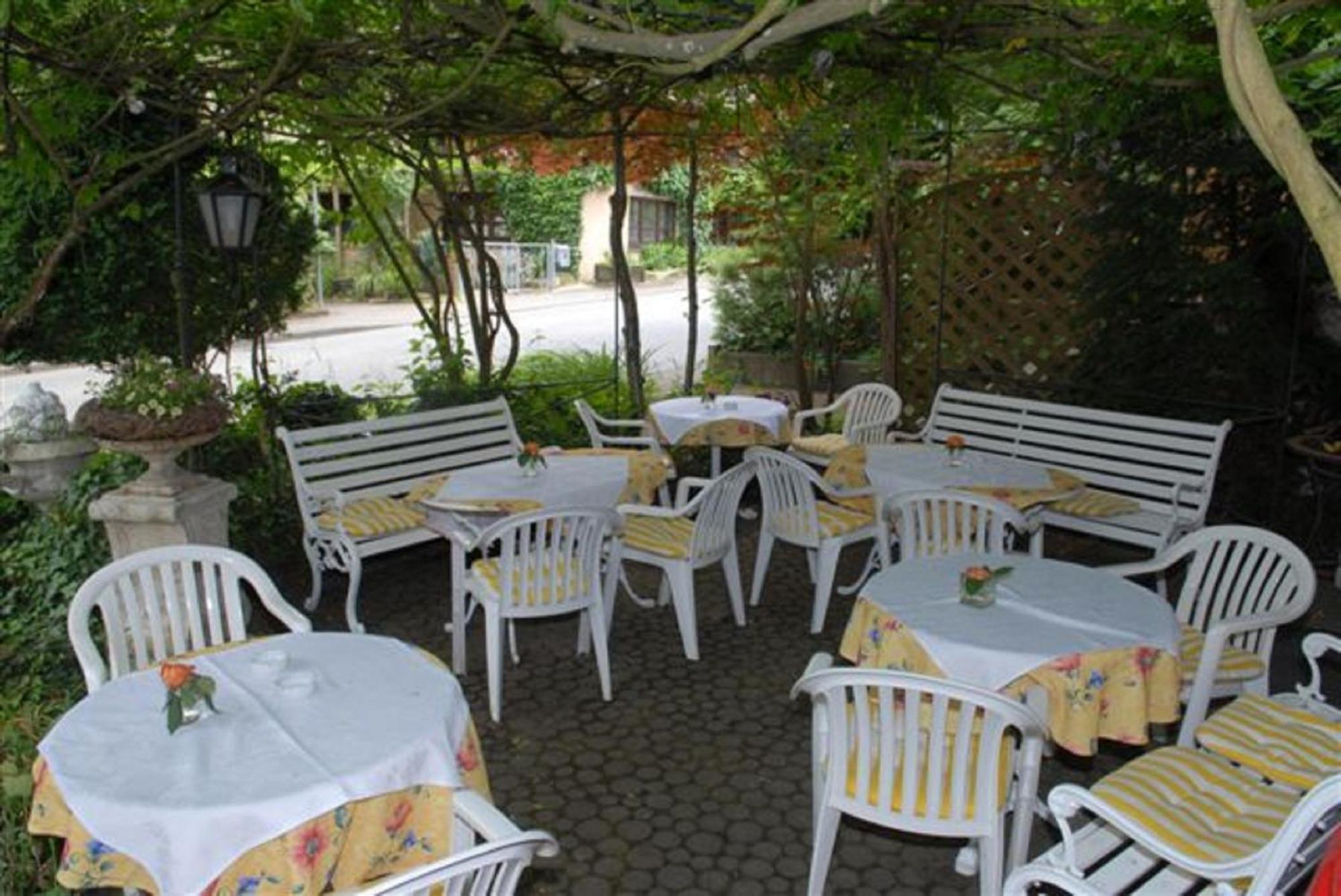 Alte Schreinerei-Auberge Harlekin Randegg Exterior foto