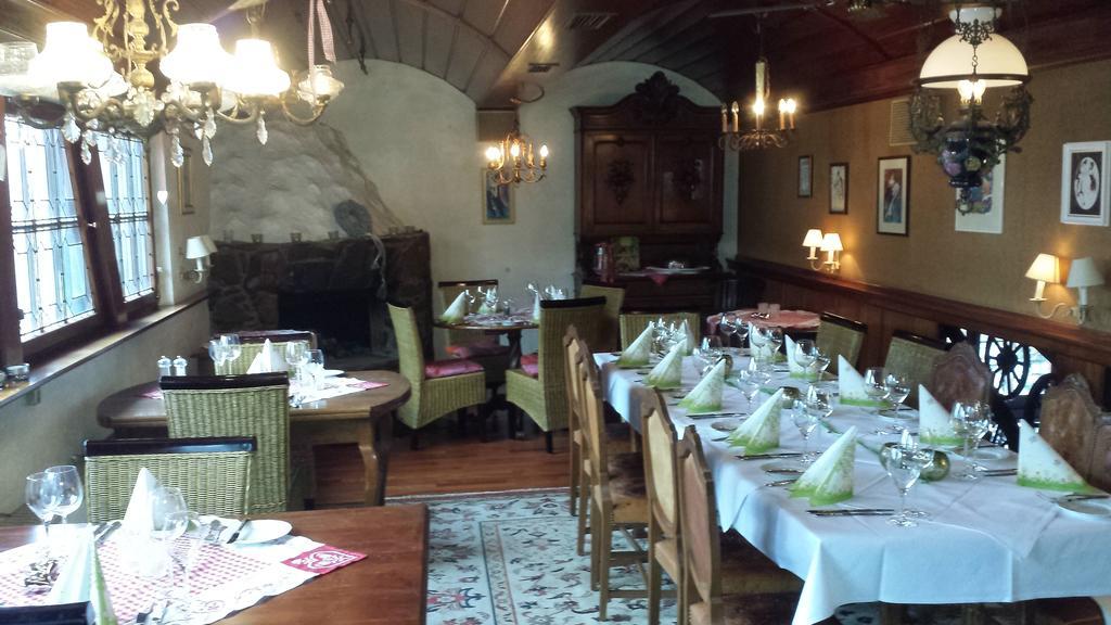 Alte Schreinerei-Auberge Harlekin Randegg Exterior foto